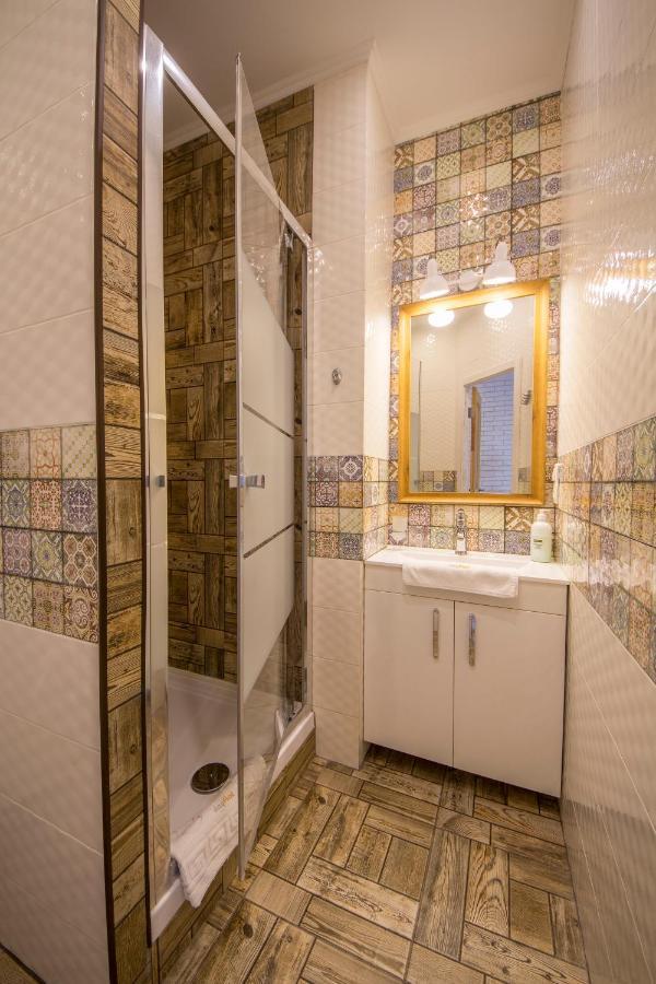 Design Apartments On Velyka Vasylkivska 42 Kiev Eksteriør bilde